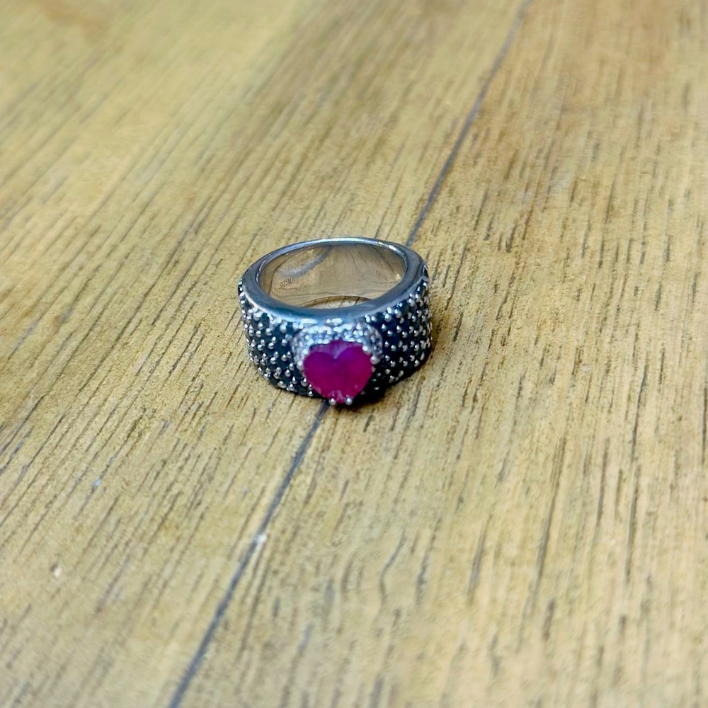 Victoria Wieck Ruby Spinel White Topaz Heart Silver Band Ring Size 7 - Picture 2 of 6